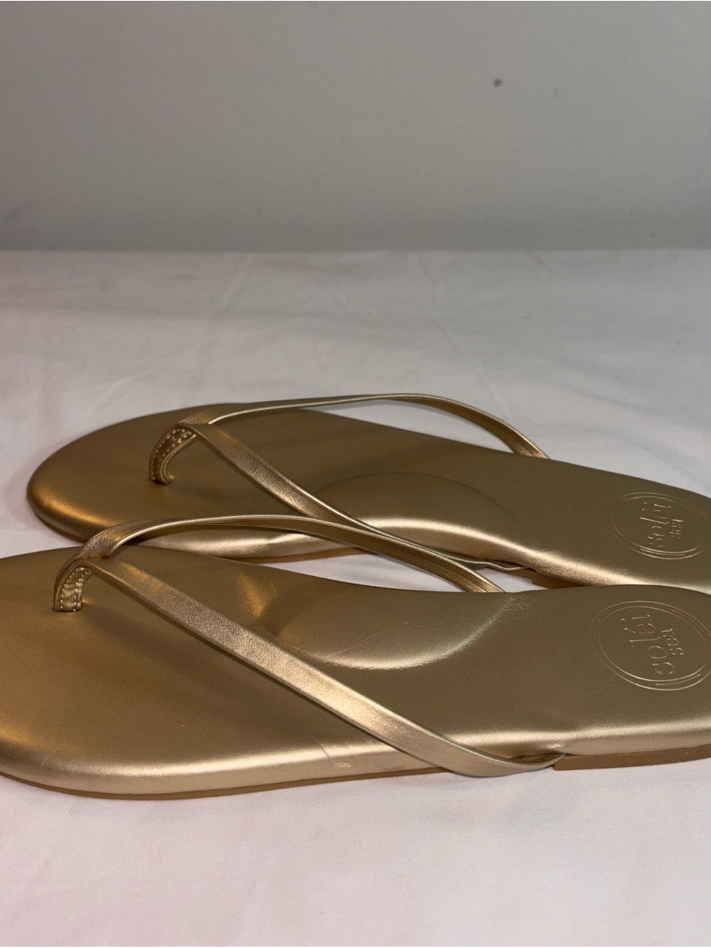 Gold Women's Flip Flop Sandals - Classic Metallic Thong. 7/27 - Picture 10 of 10
